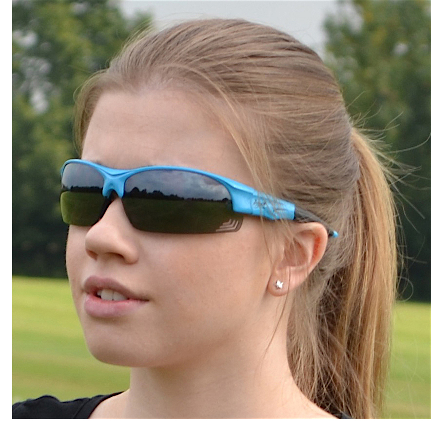Blue sunglasses for golf with changeable lenses